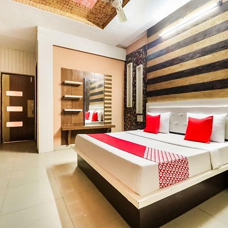 Oyo 47630 Grand Villa Moga 外观 照片