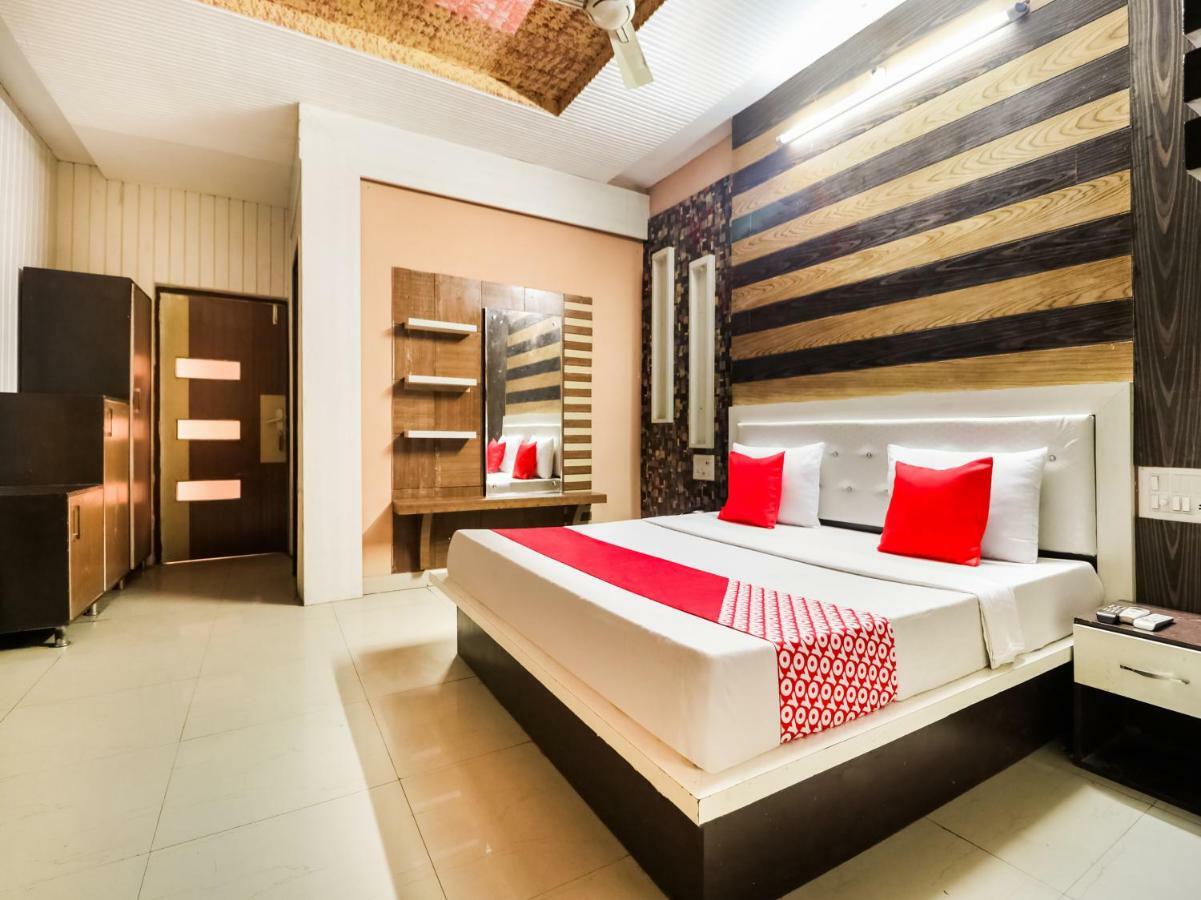 Oyo 47630 Grand Villa Moga 外观 照片