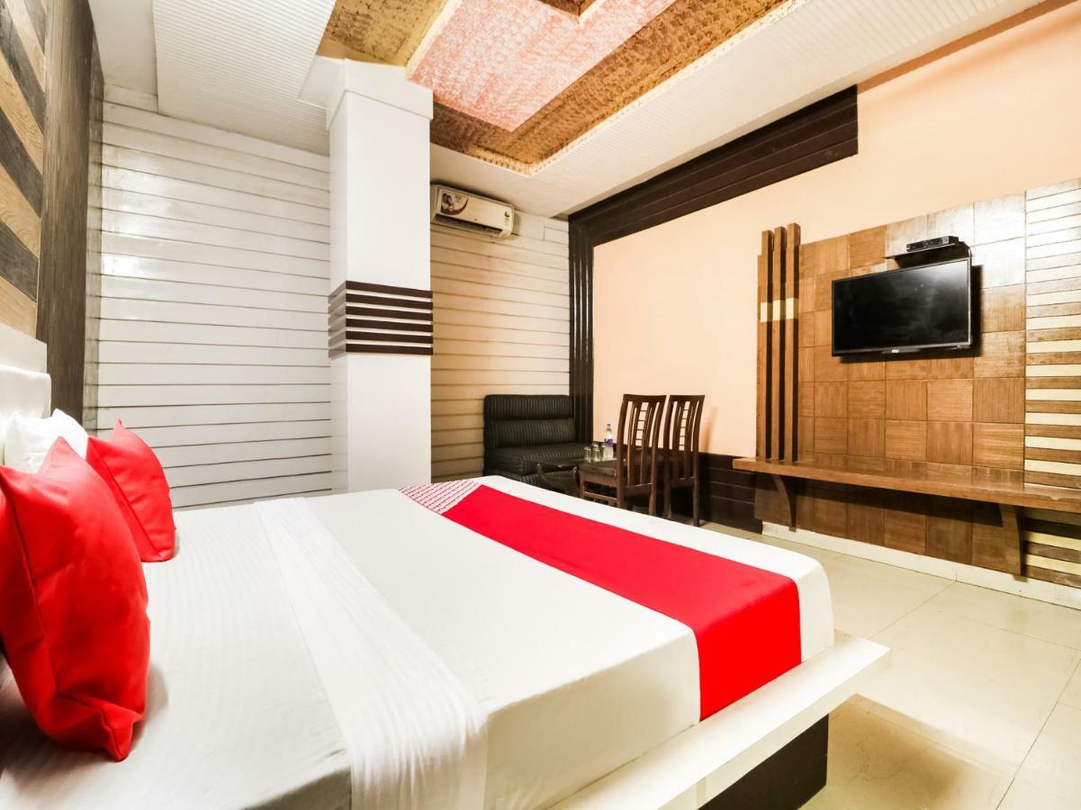 Oyo 47630 Grand Villa Moga 外观 照片