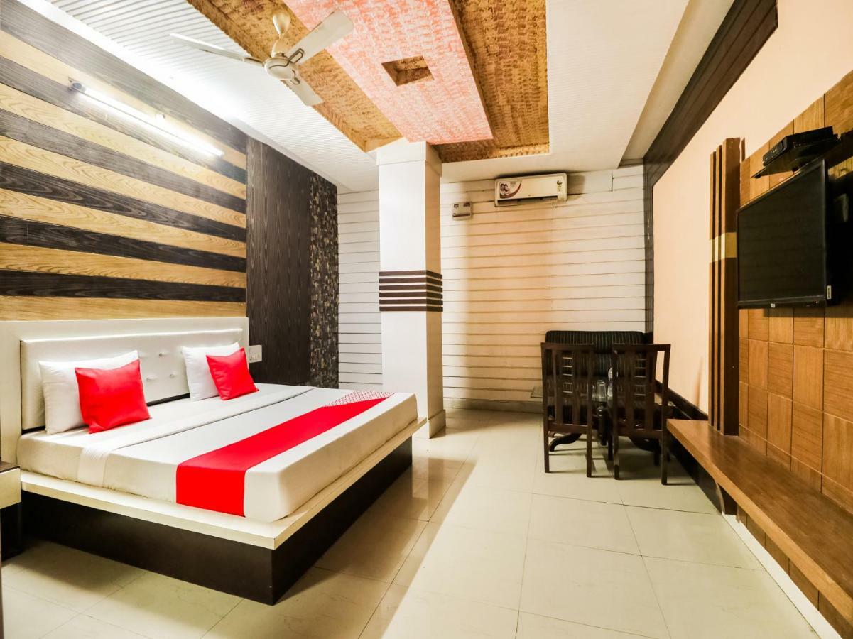 Oyo 47630 Grand Villa Moga 外观 照片