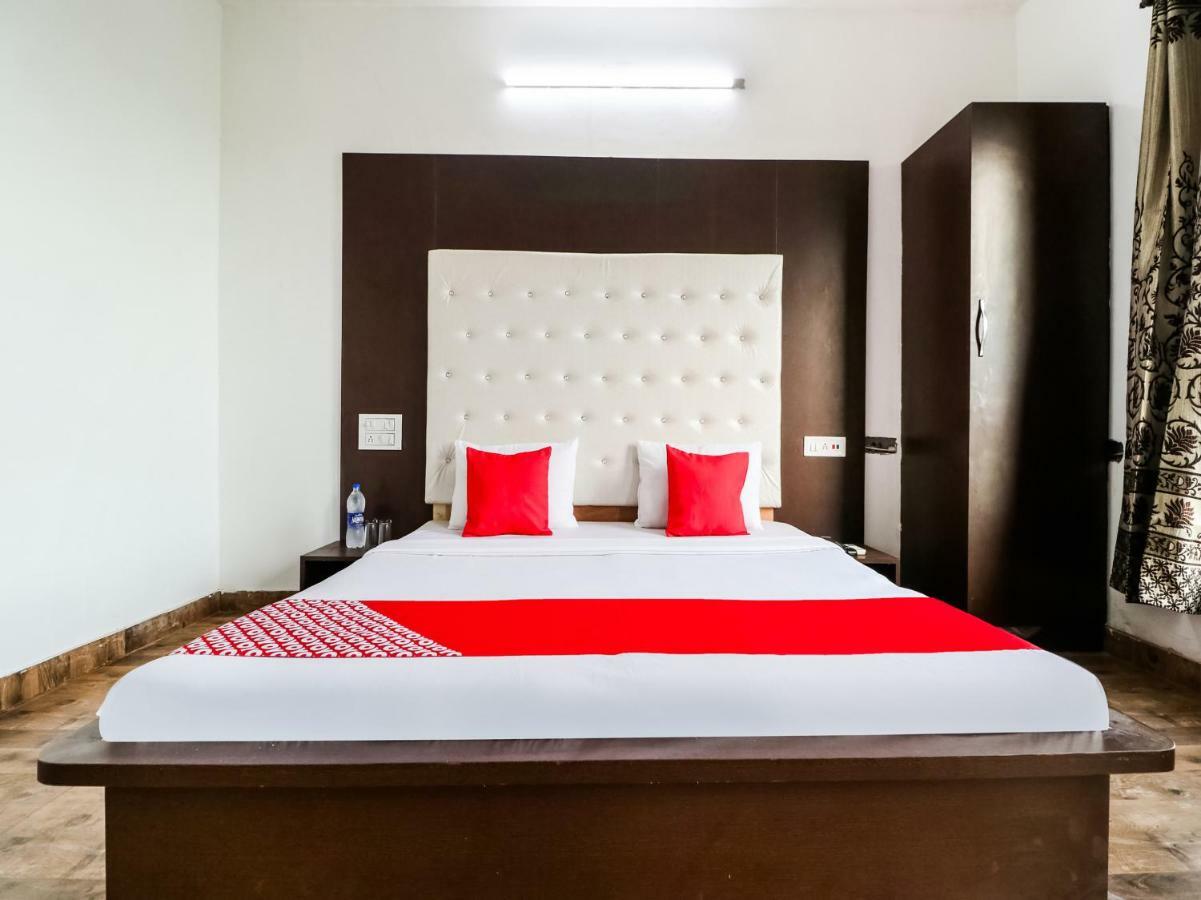 Oyo 47630 Grand Villa Moga 外观 照片