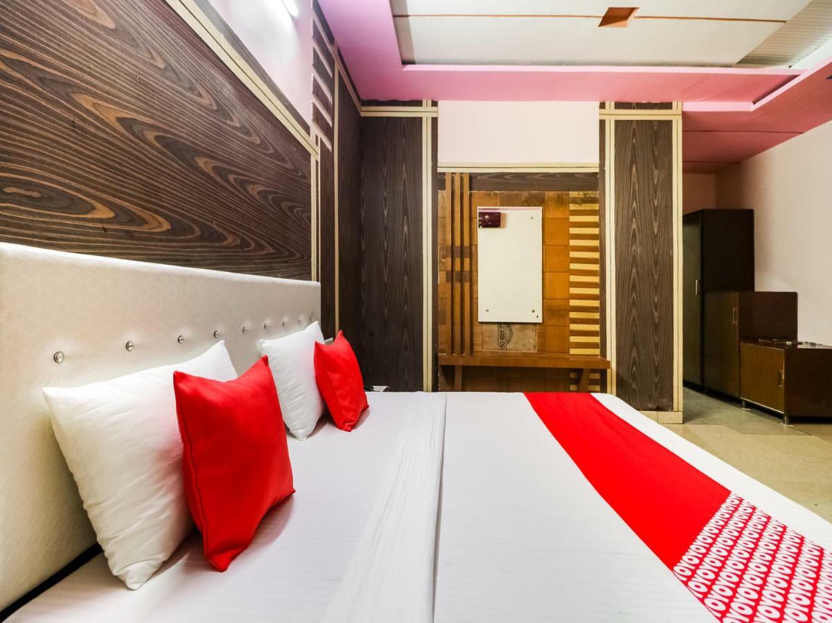 Oyo 47630 Grand Villa Moga 外观 照片
