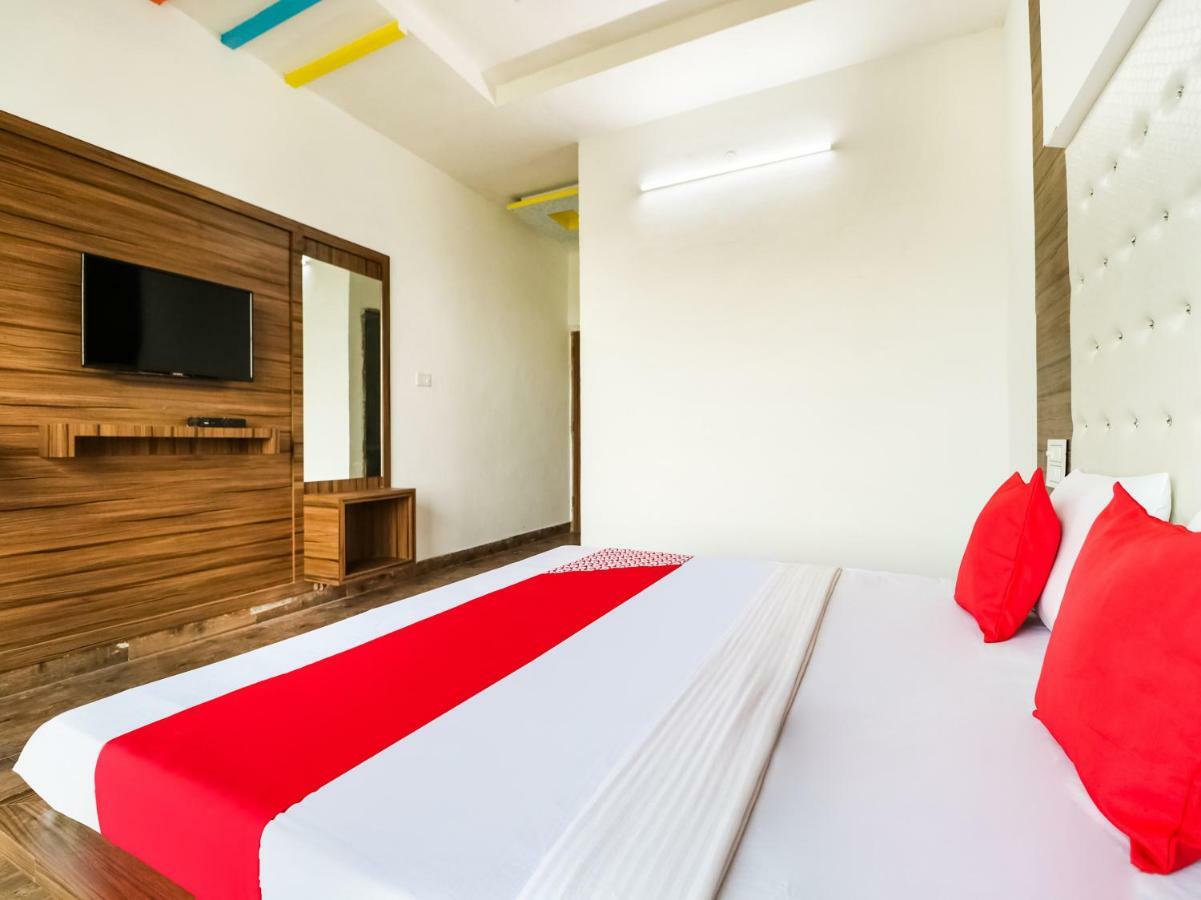 Oyo 47630 Grand Villa Moga 外观 照片