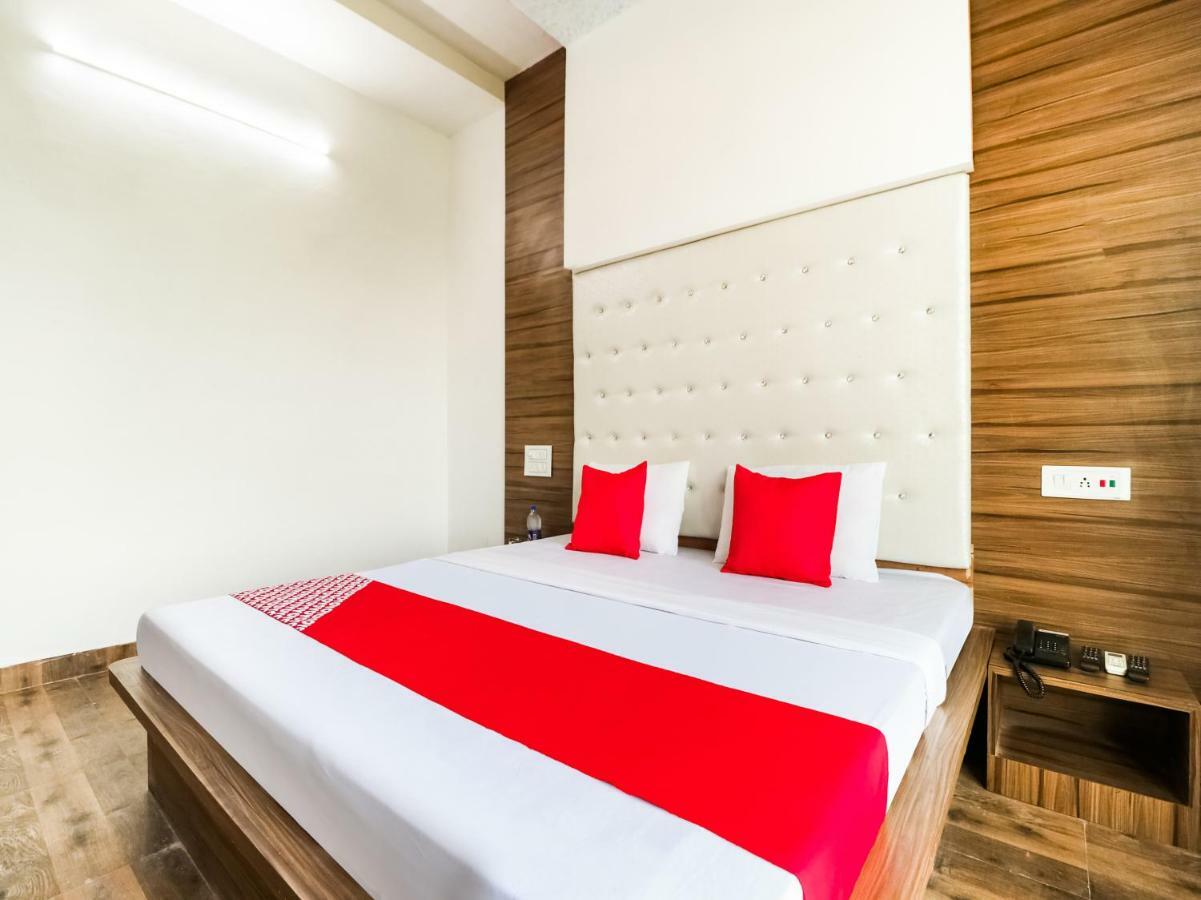 Oyo 47630 Grand Villa Moga 外观 照片