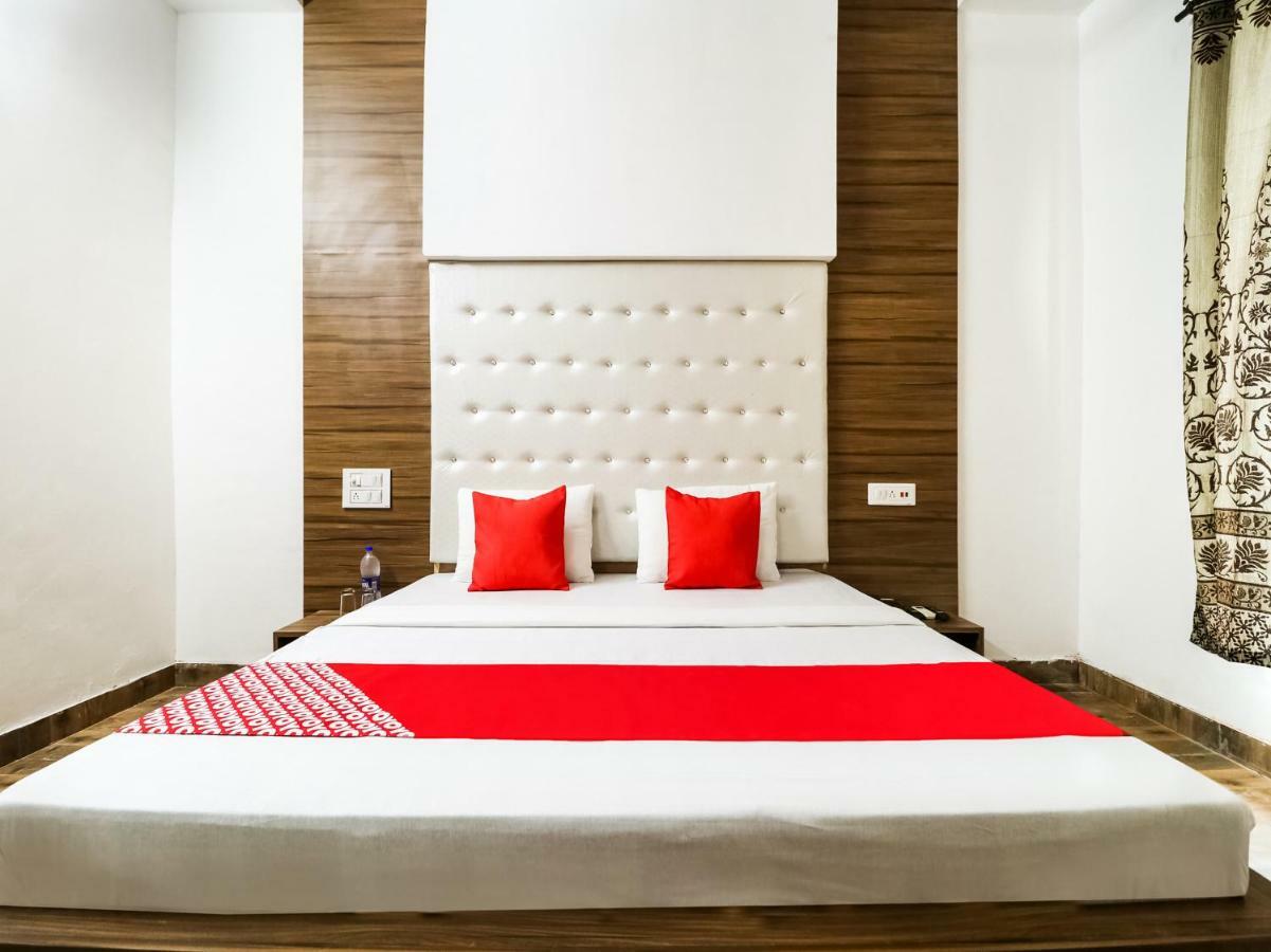 Oyo 47630 Grand Villa Moga 外观 照片