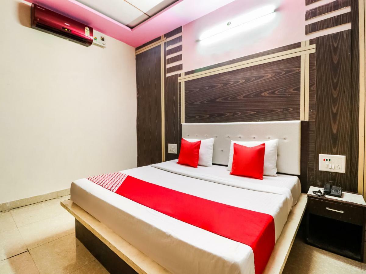 Oyo 47630 Grand Villa Moga 外观 照片